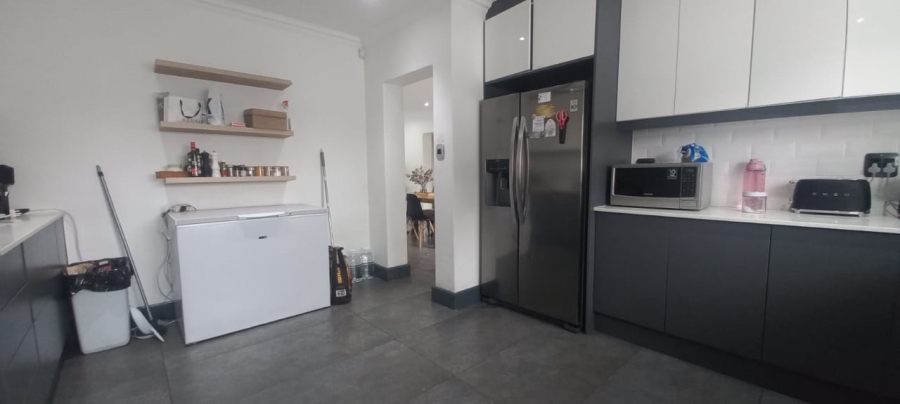 5 Bedroom Property for Sale in Wetton Western Cape